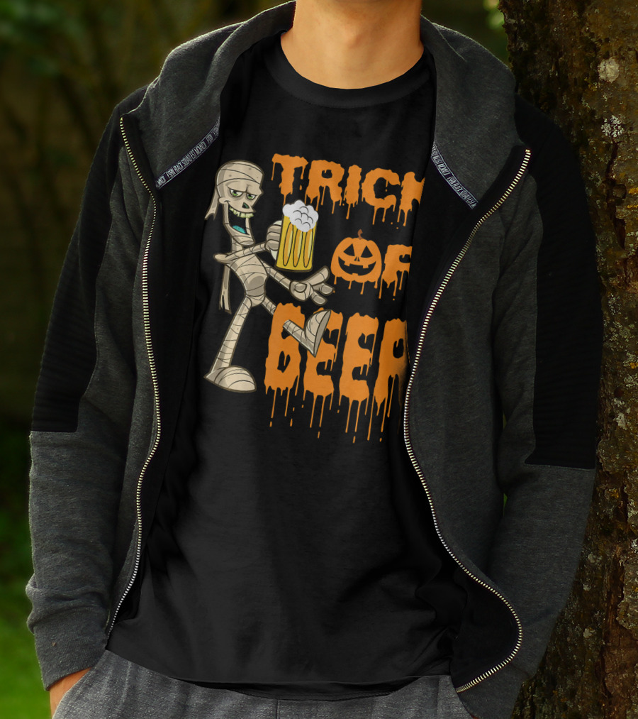 Trick Or Beer Mummy With Pumpkin And Mug T-Shirt