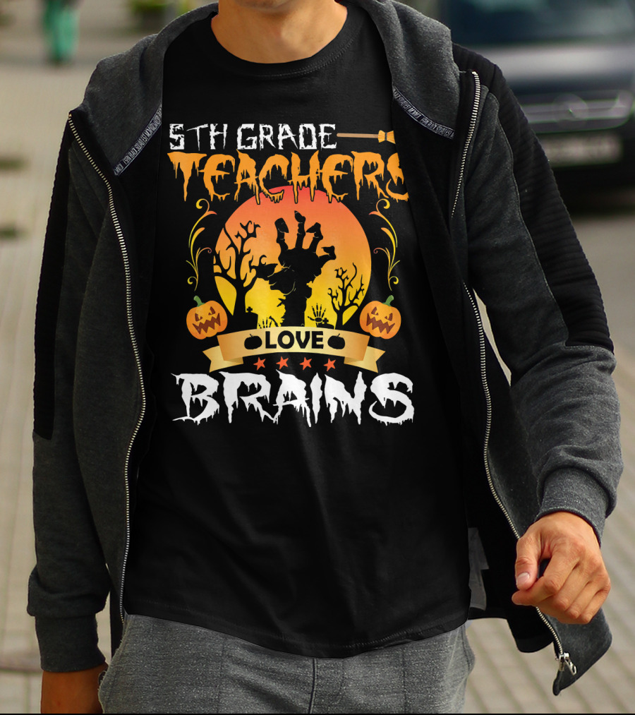 5th Grade Teachers Love Brains Tomb Pumpkin Moon T-Shirt