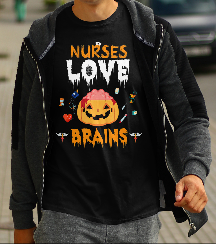 Nurses Love Brains Halloween Scary Nurse Pumpkin T-Shirt
