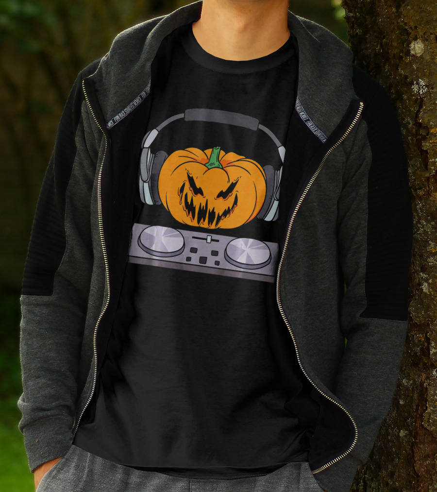 Halloween Scary Pumpkin DJ Music Turntable With Headphones T-Shirt