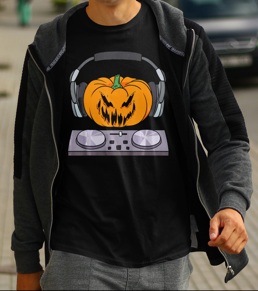 Halloween Scary Pumpkin DJ Music Turntable With Headphones T-Shirt