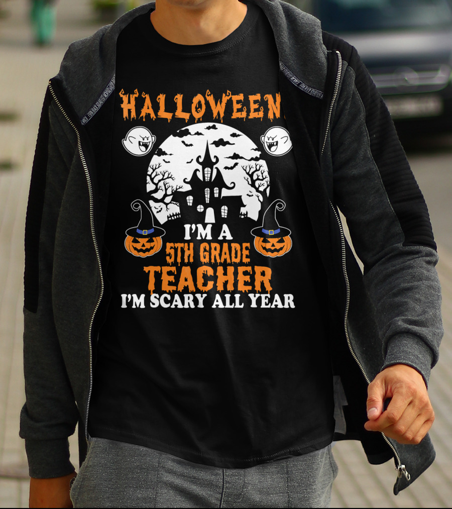 Halloween? I'm A 5th Grade Teacher I'm Scary All Year With Haunted House, Ghosts, And Pumpkin Decorations T-Shirt