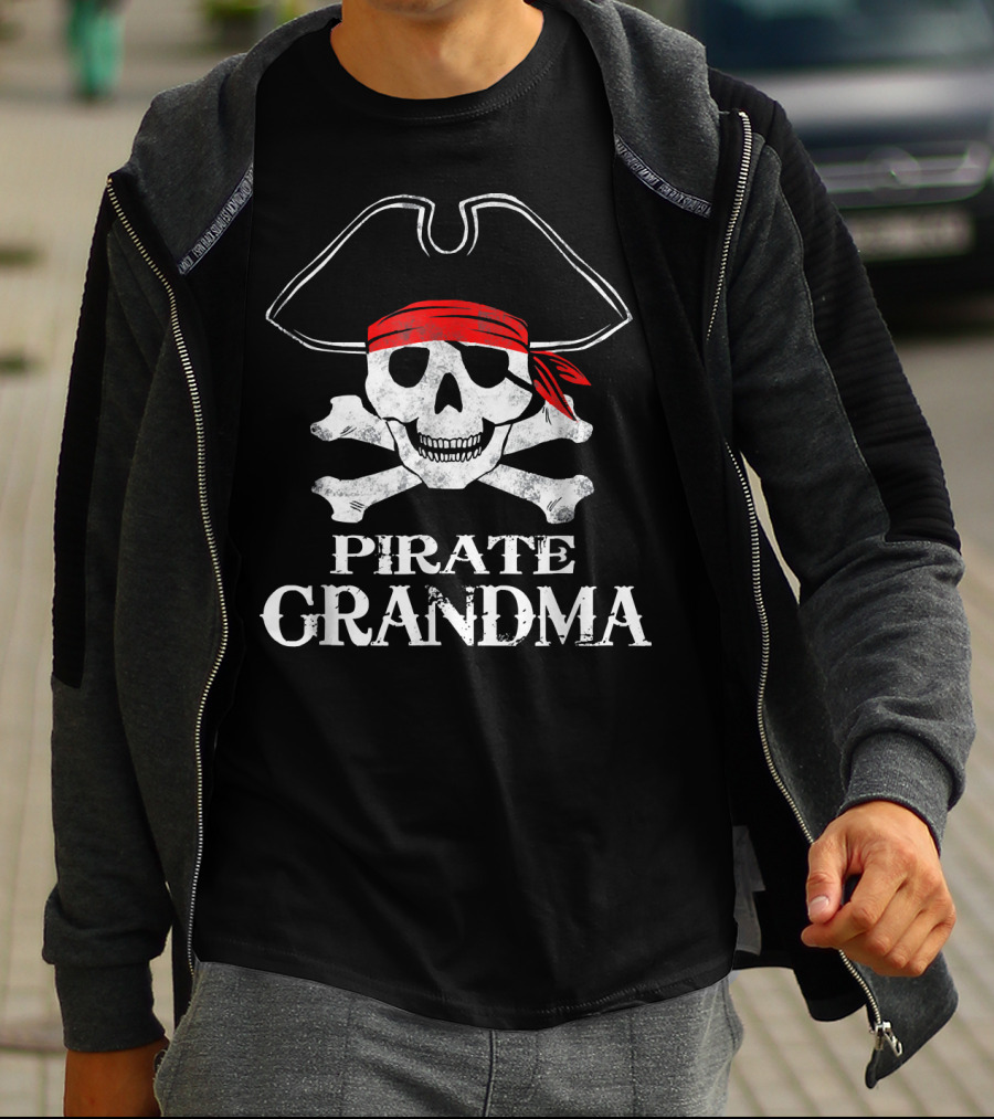 Pirate Grandma Skull Crossbones Red Bandana T-Shirt