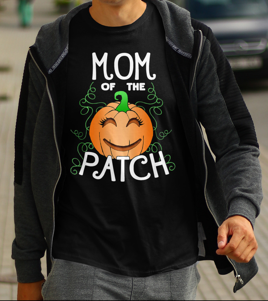 Mom Of The Patch Smiling Pumpkin With Green Vines T-Shirt