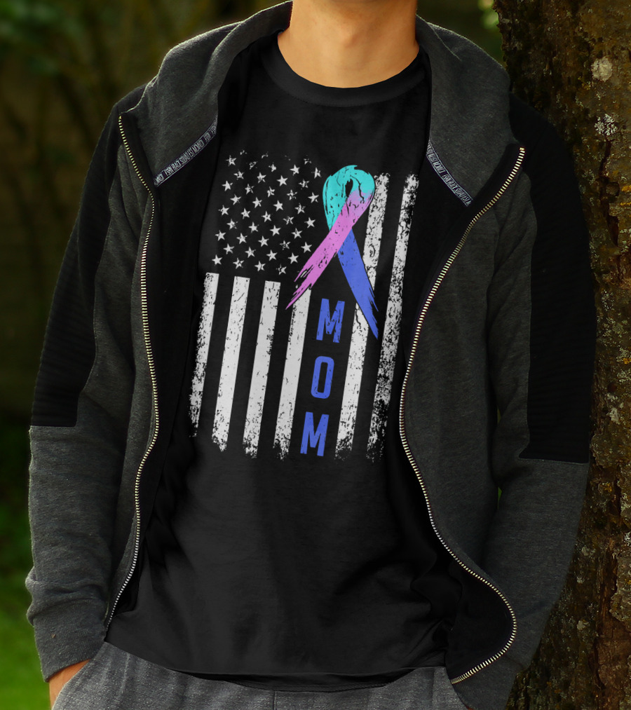 Mom American Flag Thyroid Cancer Awareness T-Shirt