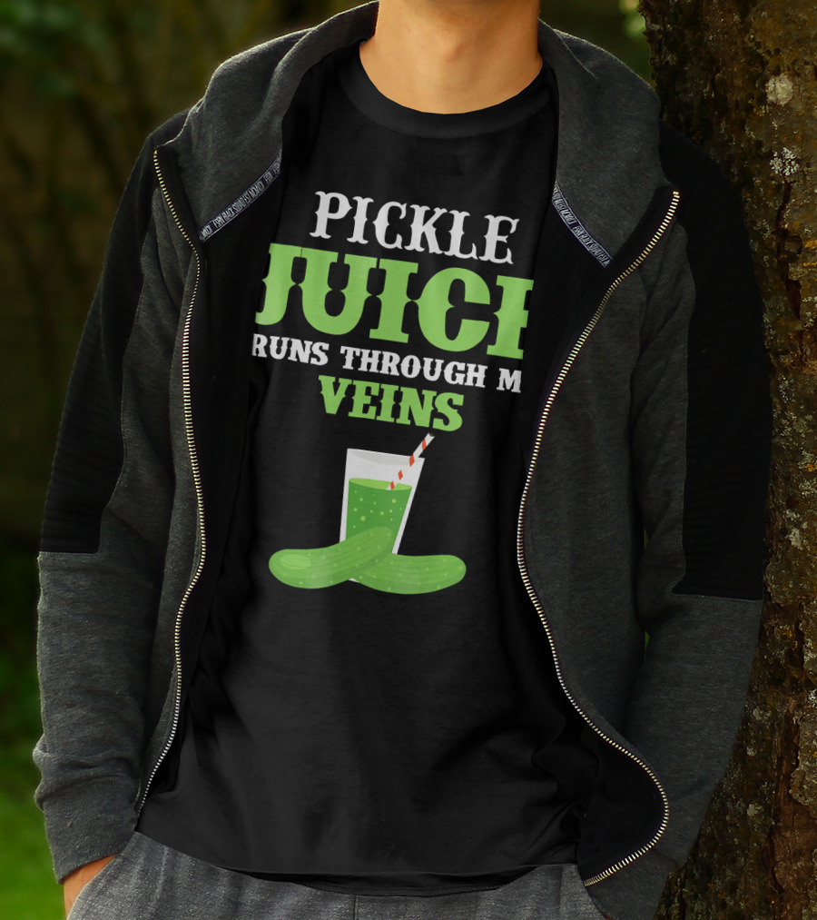 PICKLE JUICE RUNS THROUGH MY VEINS Pickle Glass Cup With Straw T-Shirt