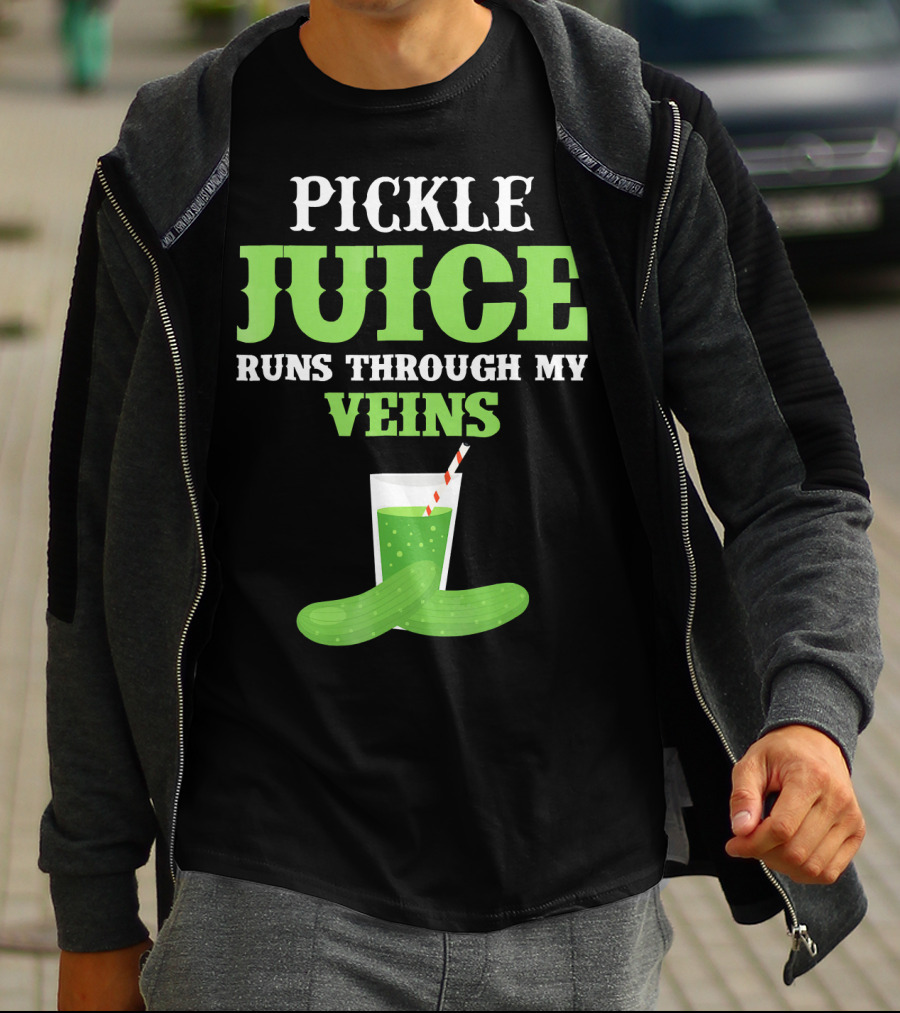 PICKLE JUICE RUNS THROUGH MY VEINS Pickle Glass Cup With Straw T-Shirt