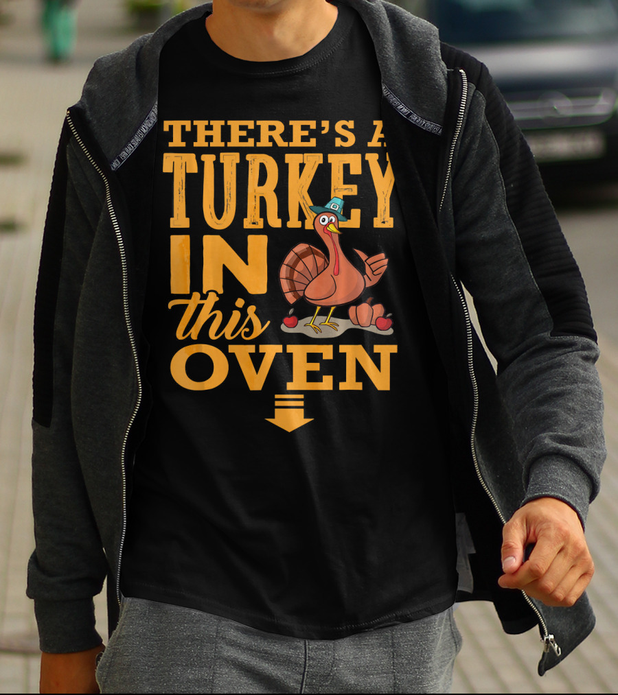 THERE'S A TURKEY IN THIS OVEN T-Shirt