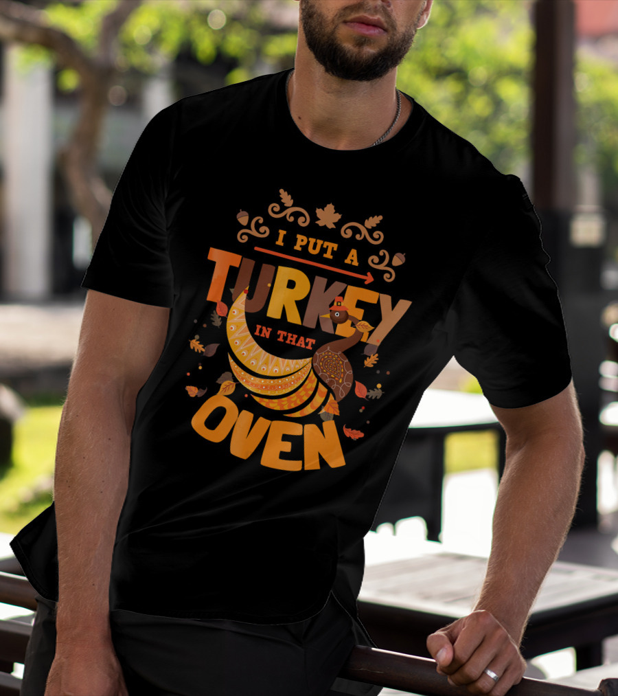I Put A Turkey In That Oven Thanksgiving Pregnancy Announcement T-Shirt