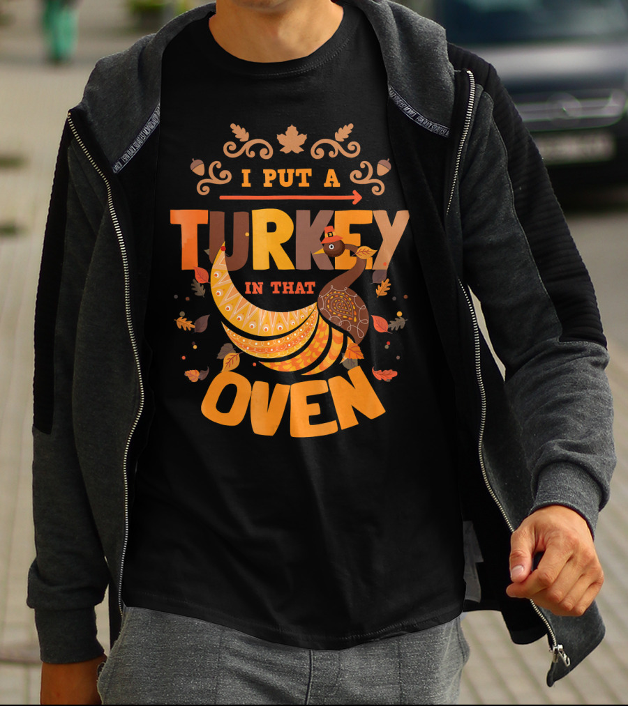 I Put A Turkey In That Oven Thanksgiving Pregnancy Announcement T-Shirt