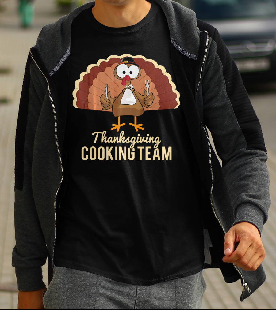 Thanksgiving Cooking Team Turkey With Pilgrim Hat And Utensils T-Shirt
