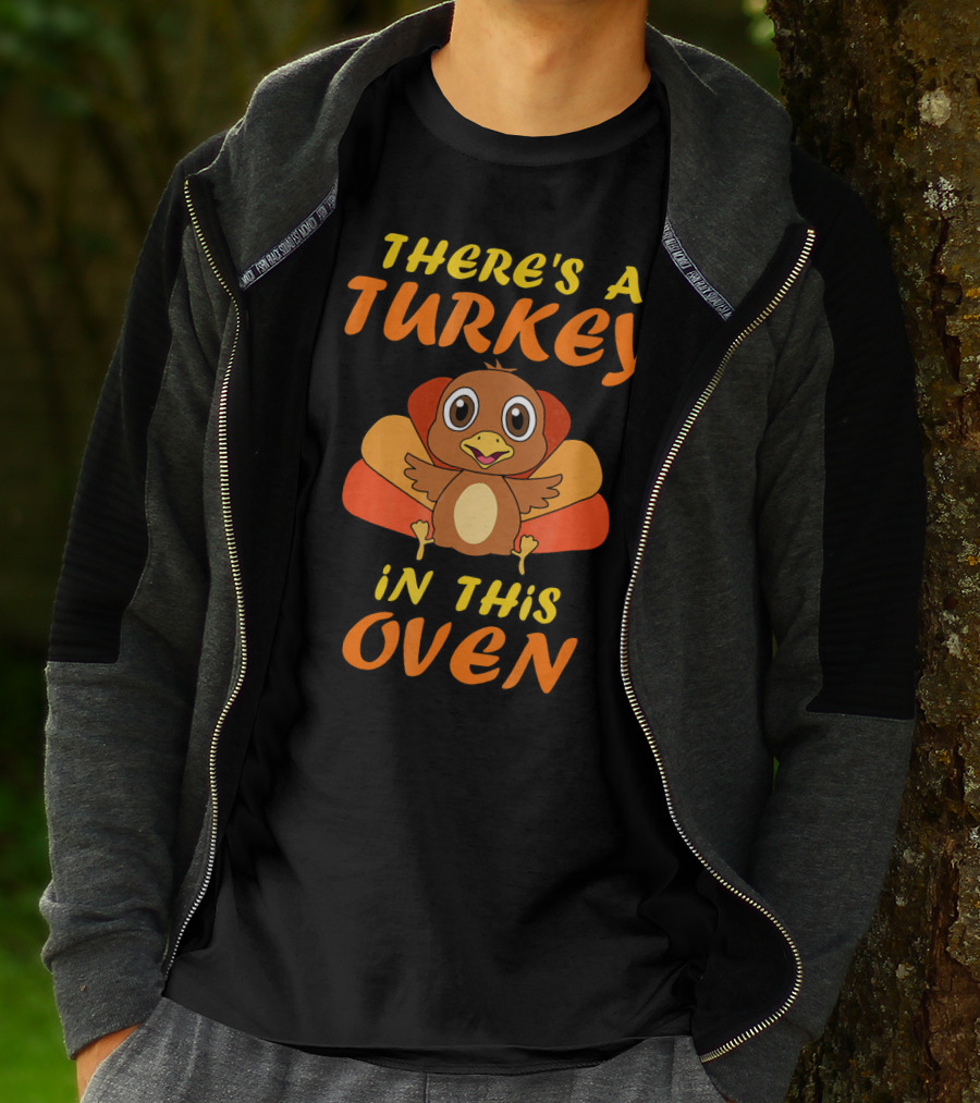 Thanksgiving Couples Pregnancy Announcement There's A Turkey In This Oven T-Shirt