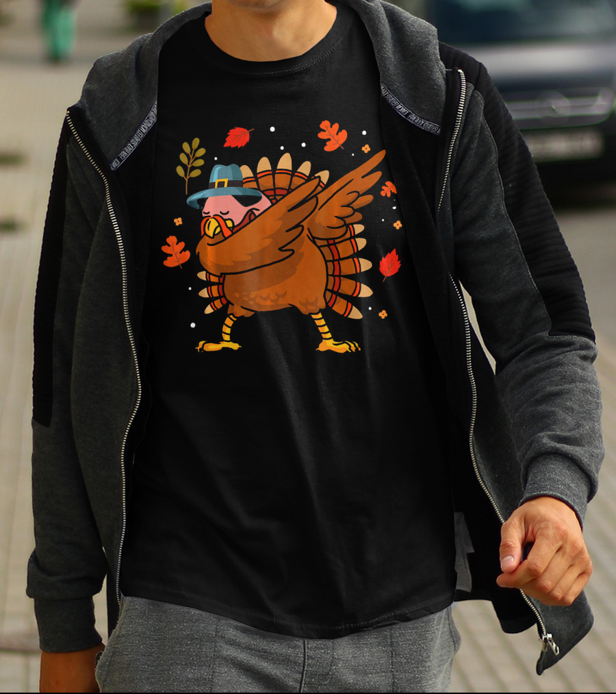 Thanksgiving Turkey Dabbing With Pilgrim Hat And Autumn Leaves T-Shirt