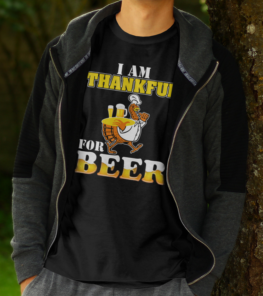 I Am Thankful For Beer Turkey Chef Carrying Glasses Thanksgiving T-Shirt