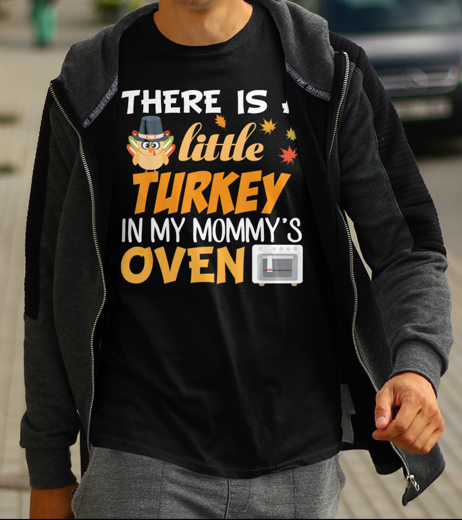There Is A Little Turkey In My Mommy's Oven Thanksgiving Pregnancy Announcement T-Shirt