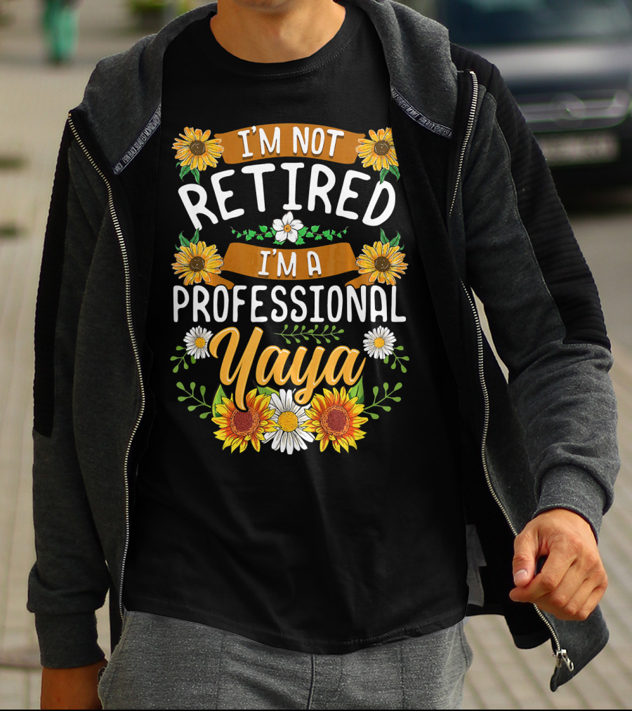 I'm Not Retired I'm A Professional Yaya Sunflower And Daisy Floral T-Shirt
