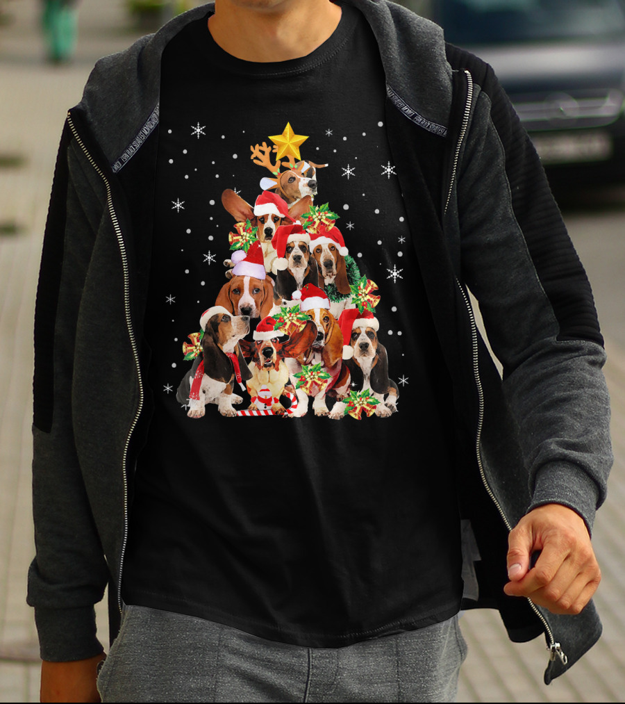 Basset Hound Christmas Tree With Santa Hats And Star T-Shirt