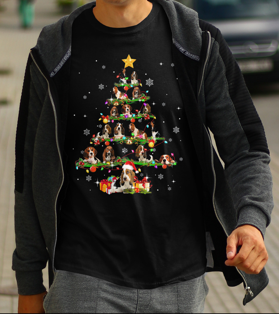 Basset Hound Christmas Tree With Santa Hat And Presents T-Shirt