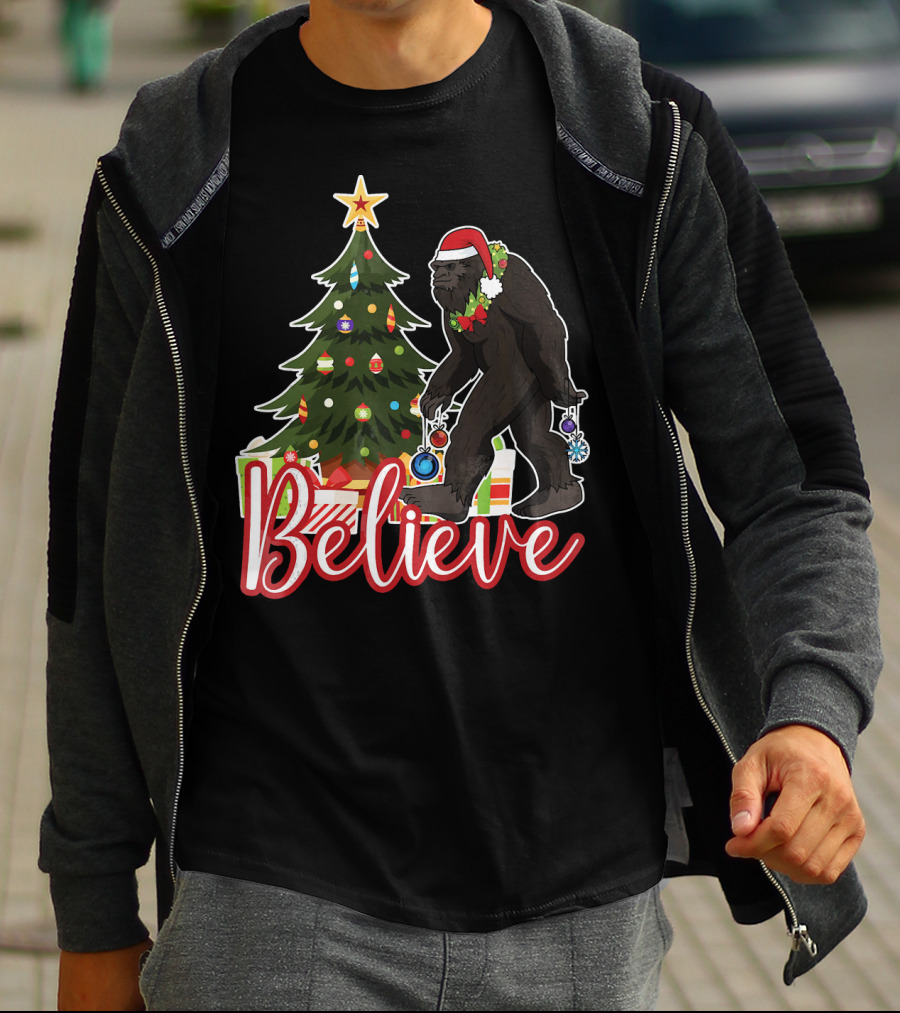 Believe Bigfoot Christmas Funny Holiday Scene T-Shirt