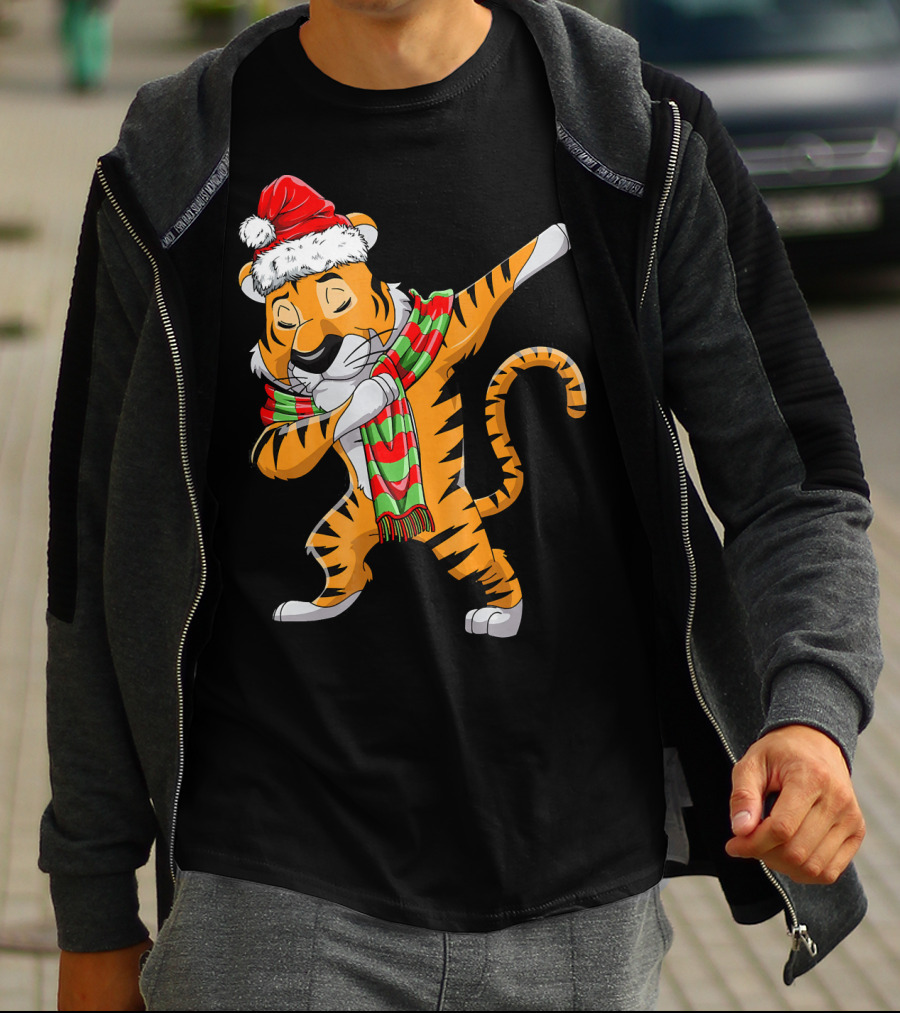 Dabbing Santa Tiger With Christmas Scarf T-Shirt