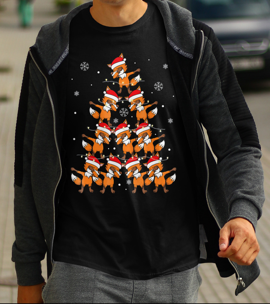 Dabbing Foxes Christmas Tree With Santa Hats And Snowflakes T-Shirt