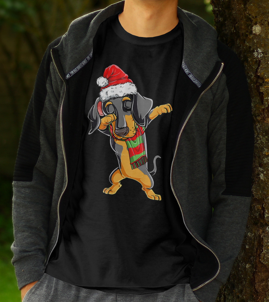 Dabbing Dachshund Santa With Christmas Hat And Scarf T-Shirt