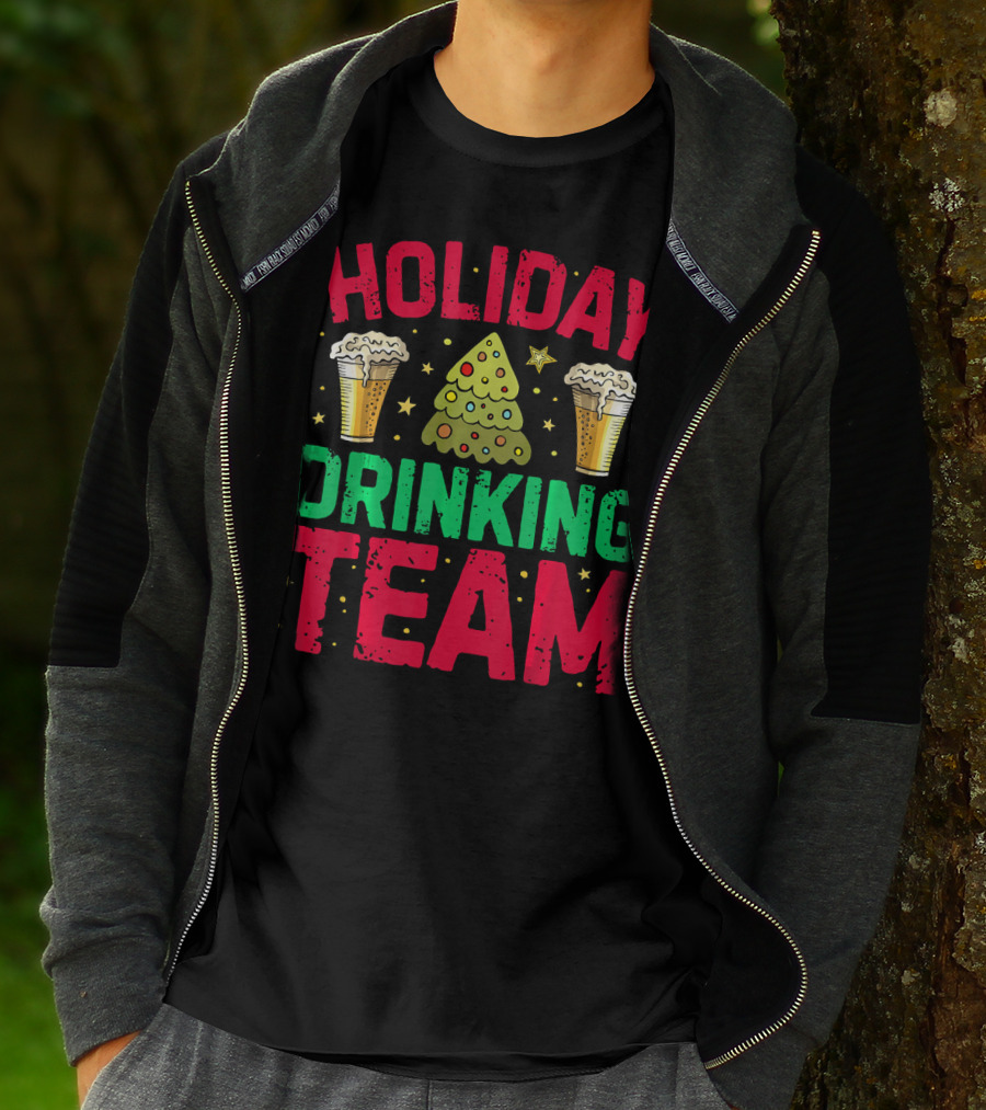 HOLIDAY DRINKING TEAM Christmas Tree Beer Glasses T-Shirt