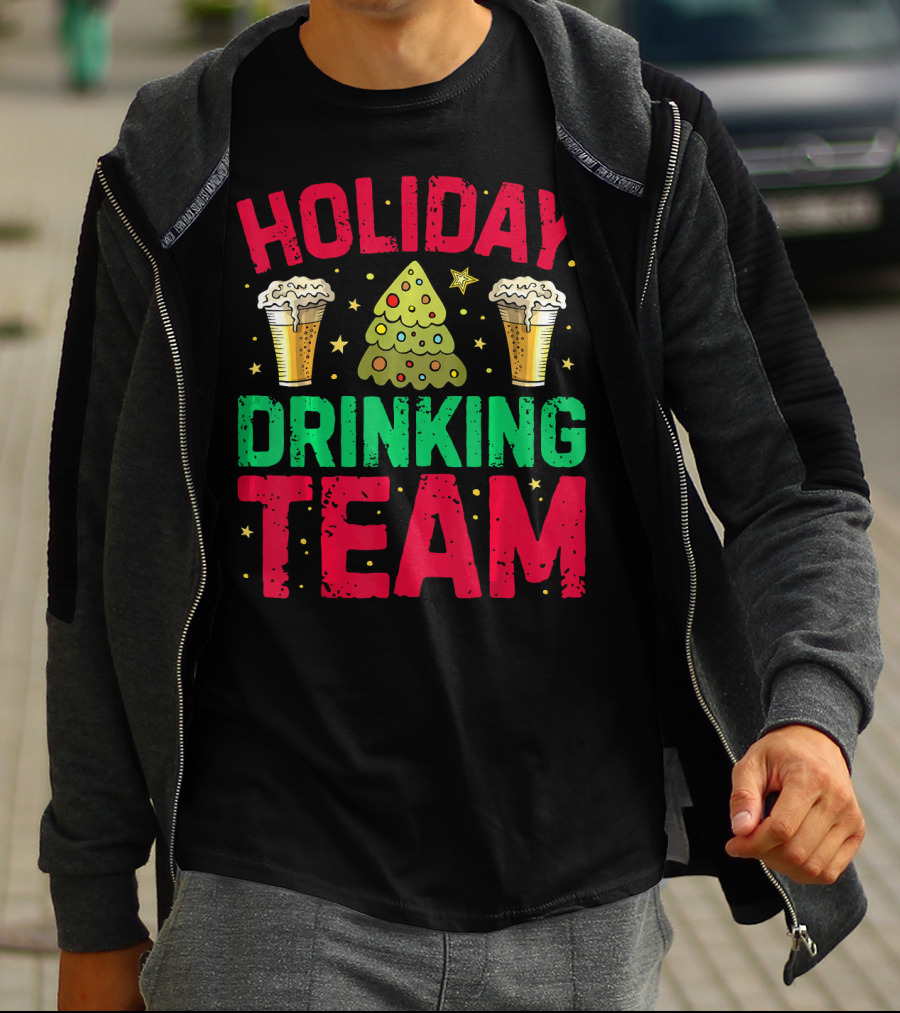 HOLIDAY DRINKING TEAM Christmas Tree Beer Glasses T-Shirt