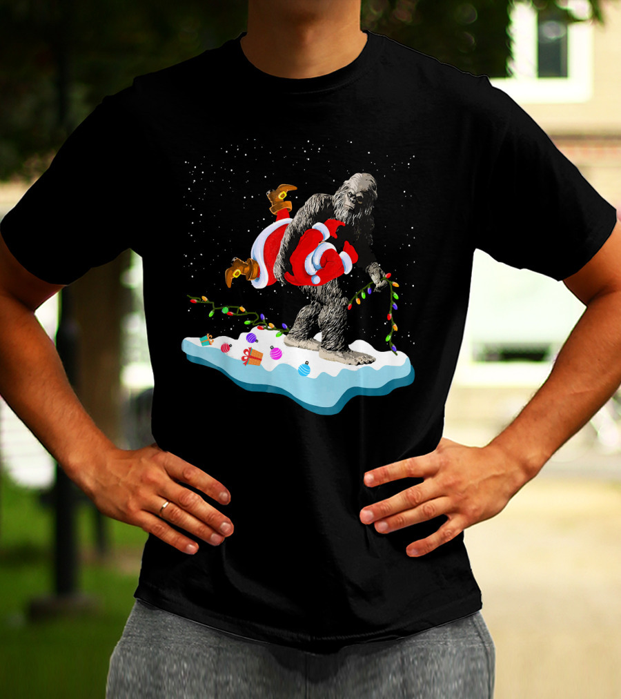 Bigfoot Abducts Santa On Christmas Eve T-Shirt