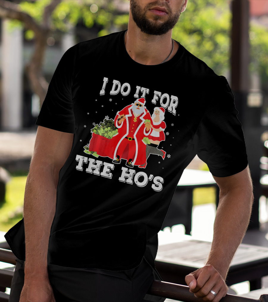 I Do It For The Ho's Santa With Money Bag And Mrs. Claus T-Shirt