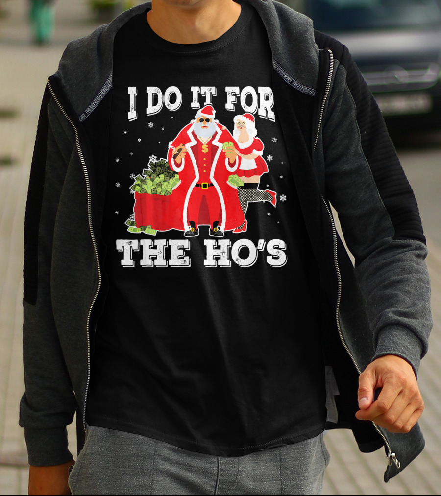 I Do It For The Ho's Santa With Money Bag And Mrs. Claus T-Shirt