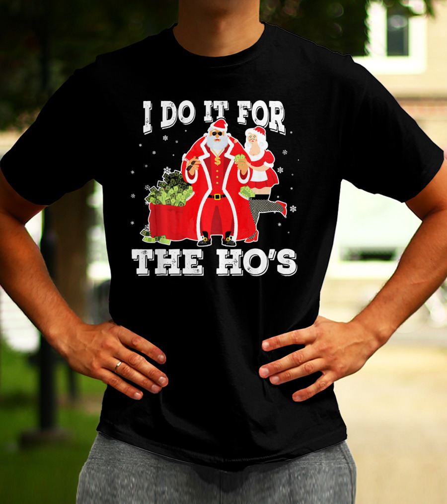I Do It For The Ho's Santa With Money Bag And Mrs. Claus T-Shirt