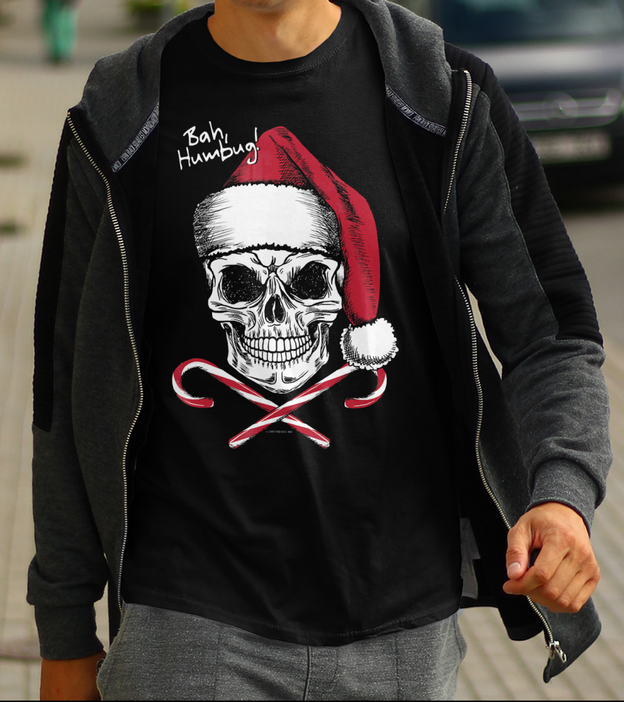 Bah Humbug Skull With Santa Hat And Candy Canes Christmas Funny Santa T-Shirt