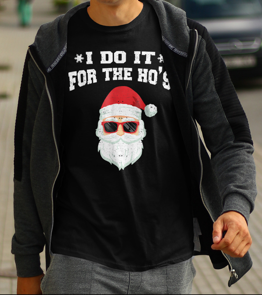 I Do It For The Ho's Funny Christmas Santa Red Hat Sunglasses T-Shirt