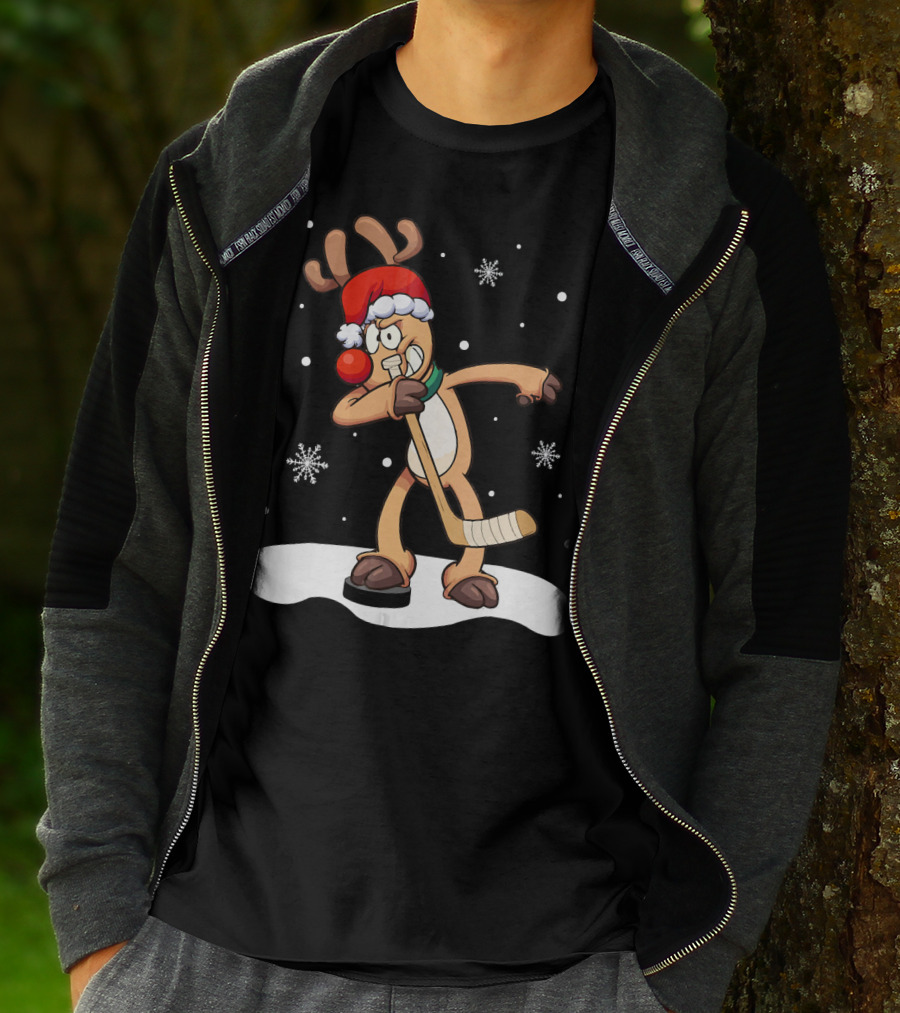 Funny Dabbing Reindeer Playing Ice Hockey Xmas Snowflakes T-Shirt