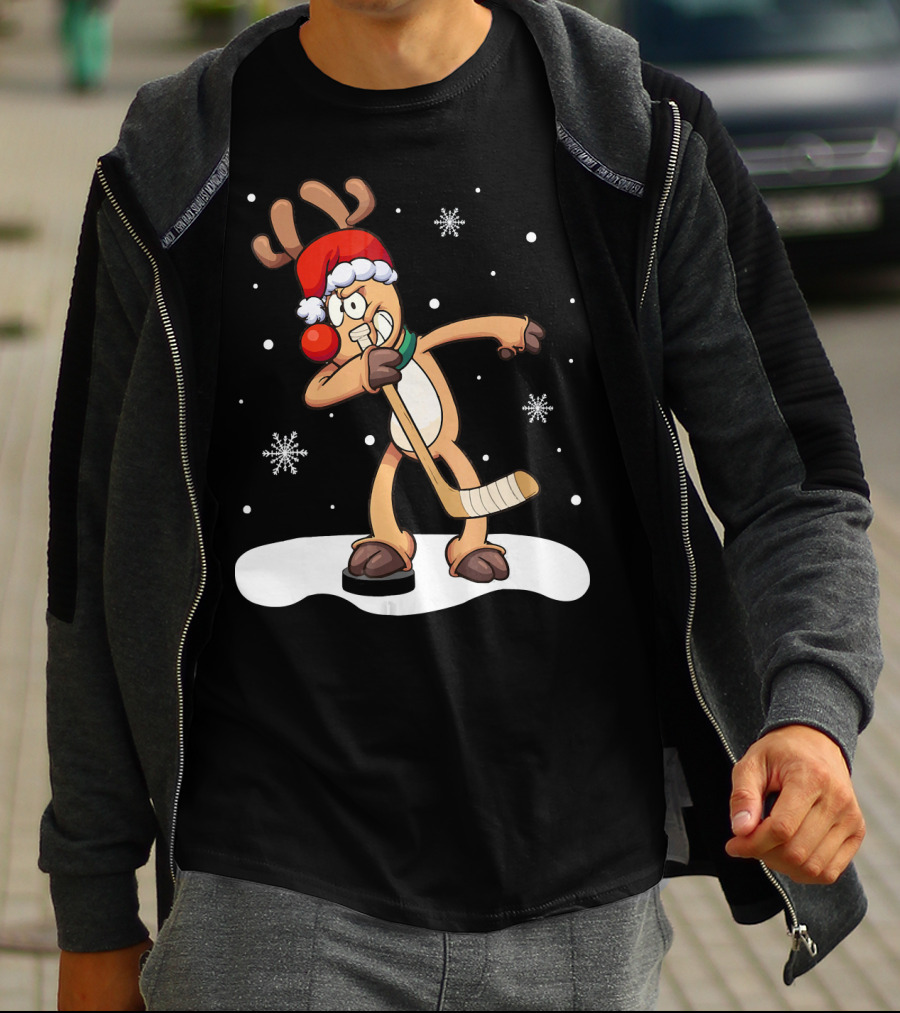 Funny Dabbing Reindeer Playing Ice Hockey Xmas Snowflakes T-Shirt