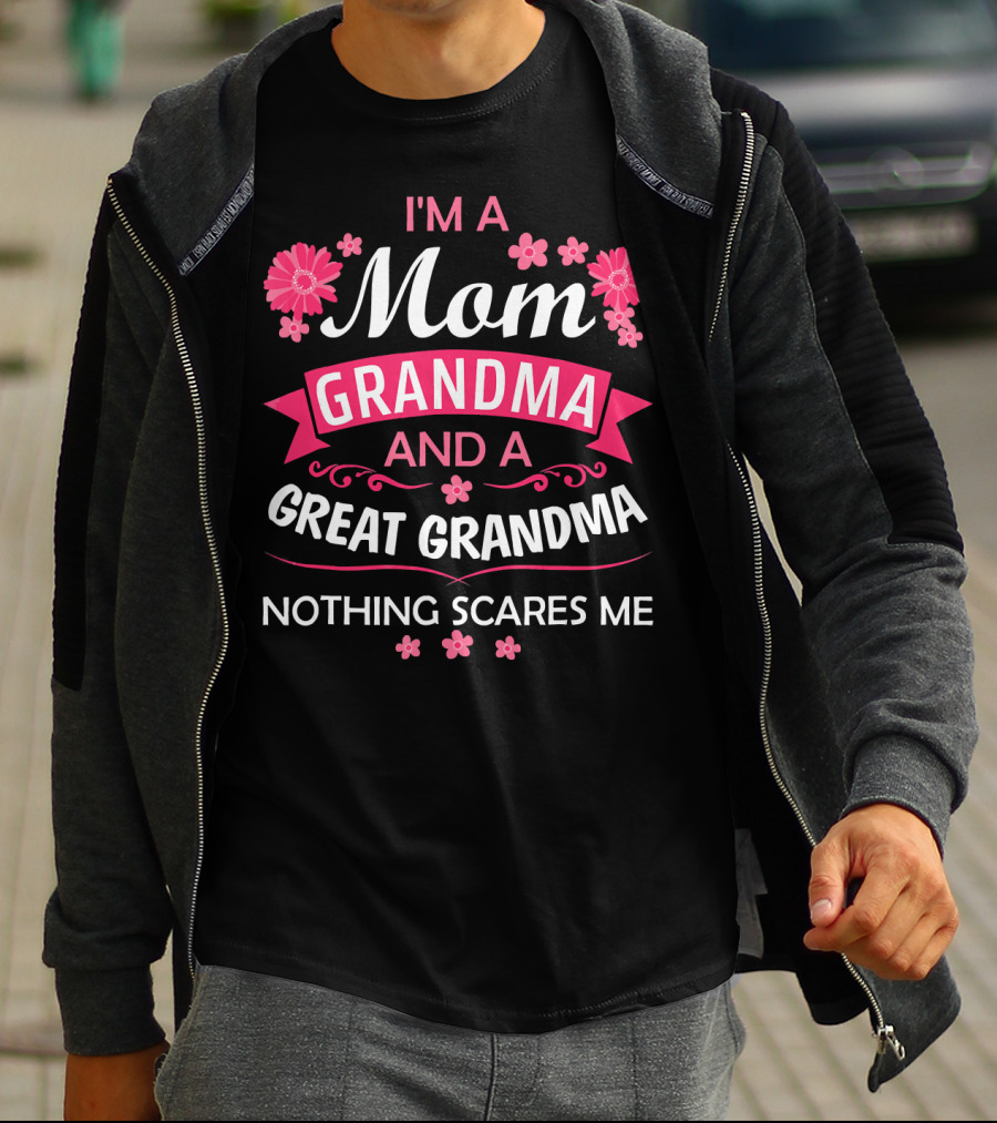 I'm A Mom Grandma And A Great Grandma Nothing Scares Me Flowers T-Shirt
