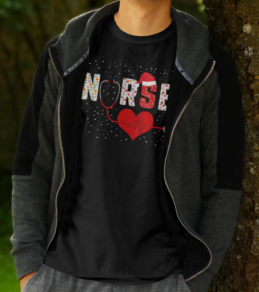 Nurse Christmas Heart Stethoscope Snowflakes Santa Hat T-Shirt