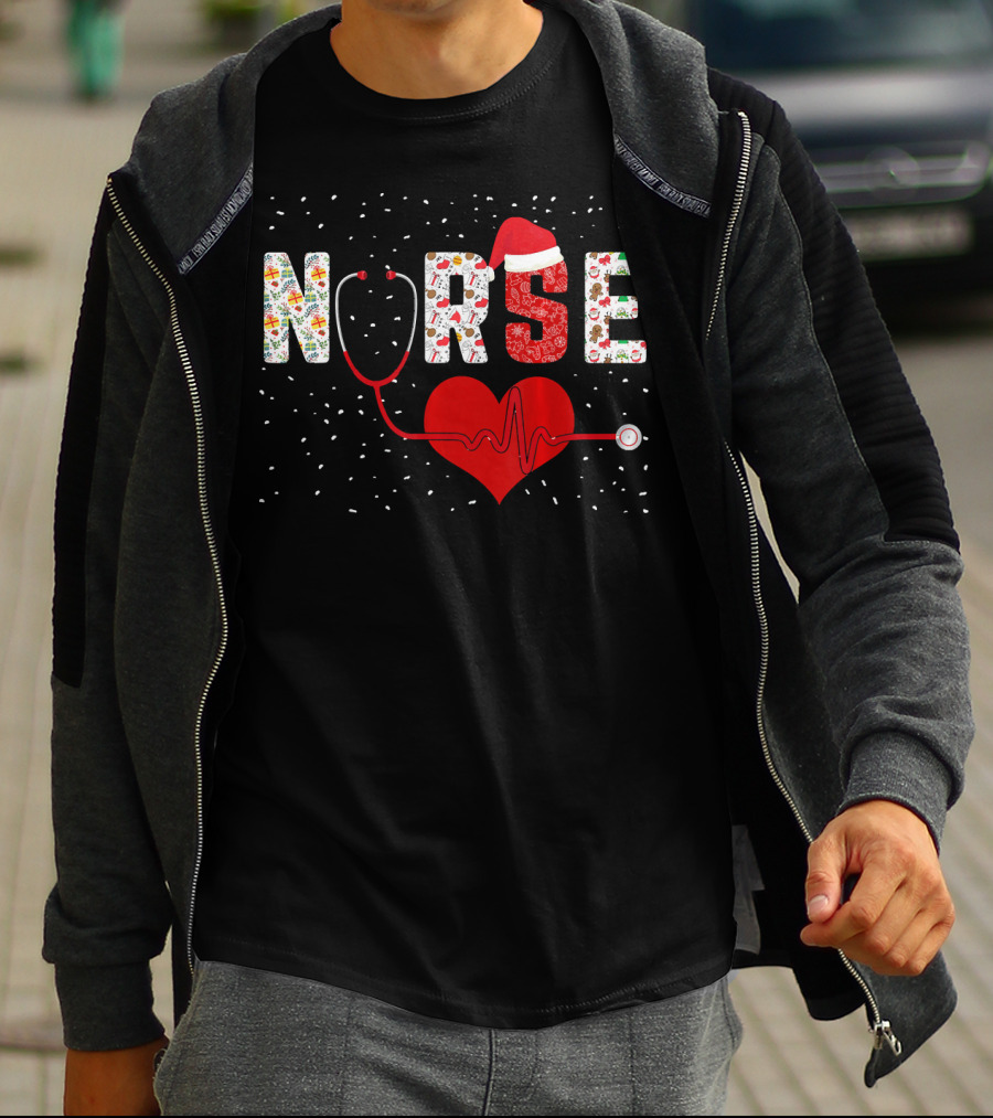Nurse Christmas Heart Stethoscope Snowflakes Santa Hat T-Shirt