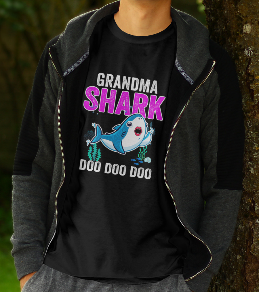 Grandma Shark Doo Doo Doo Christmas T-Shirt