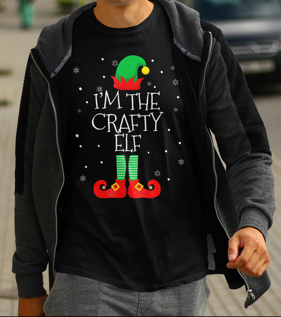 I'M THE CRAFTY ELF Snowflakes Festive Green Hat With Red Shoes T-Shirt