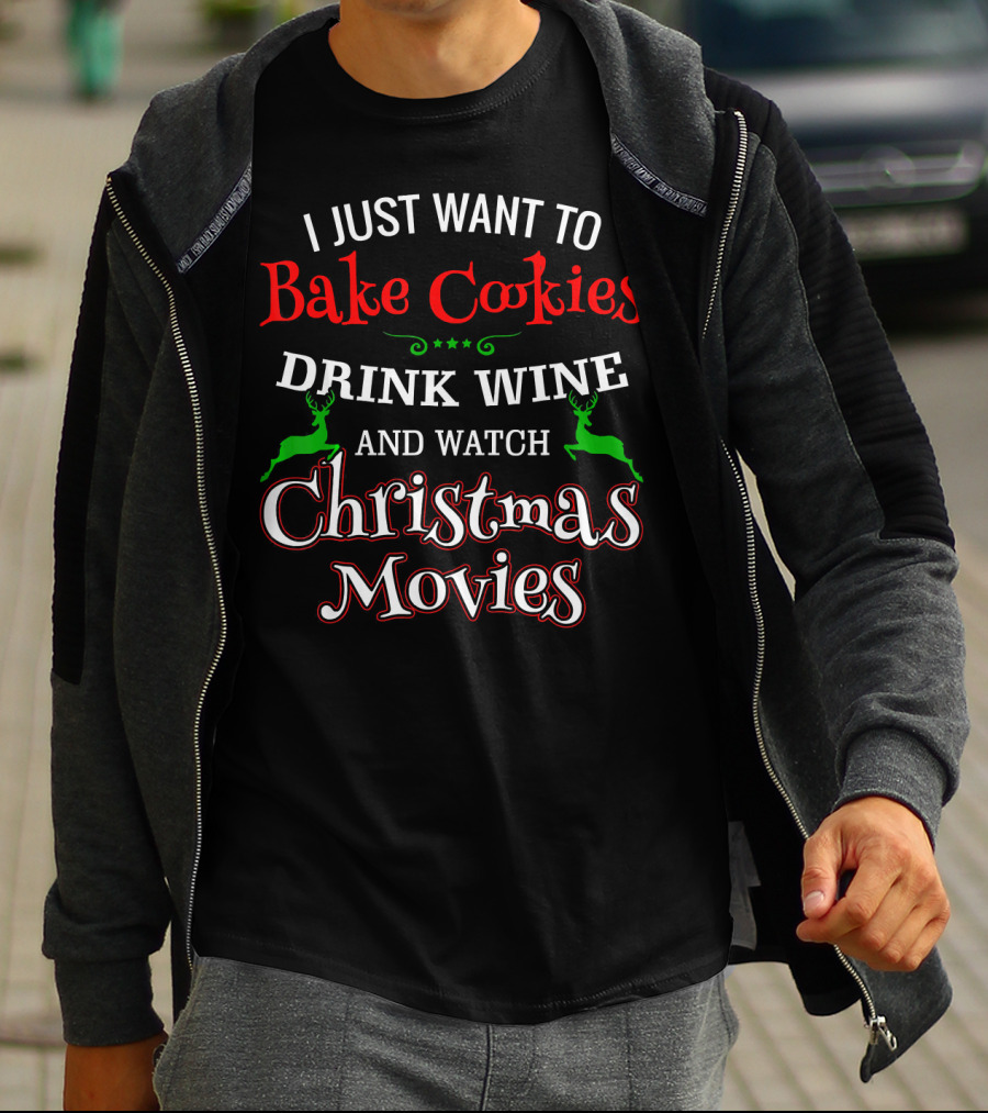 I Just Want To Bake Cookies Drink Wine And Watch Christmas Movies T-Shirt
