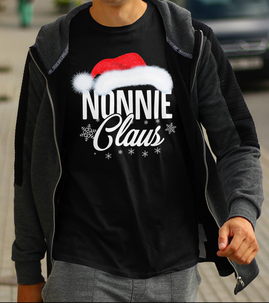 Nonnie Claus Christmas Grandma Santa Hat Snowflakes T-Shirt