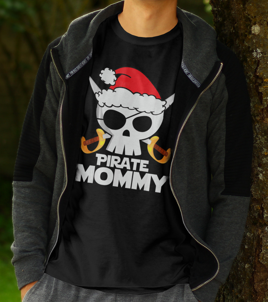 Funny Santa Claus Pirate Mommy Skull With Santa Hat And Swords T-Shirt