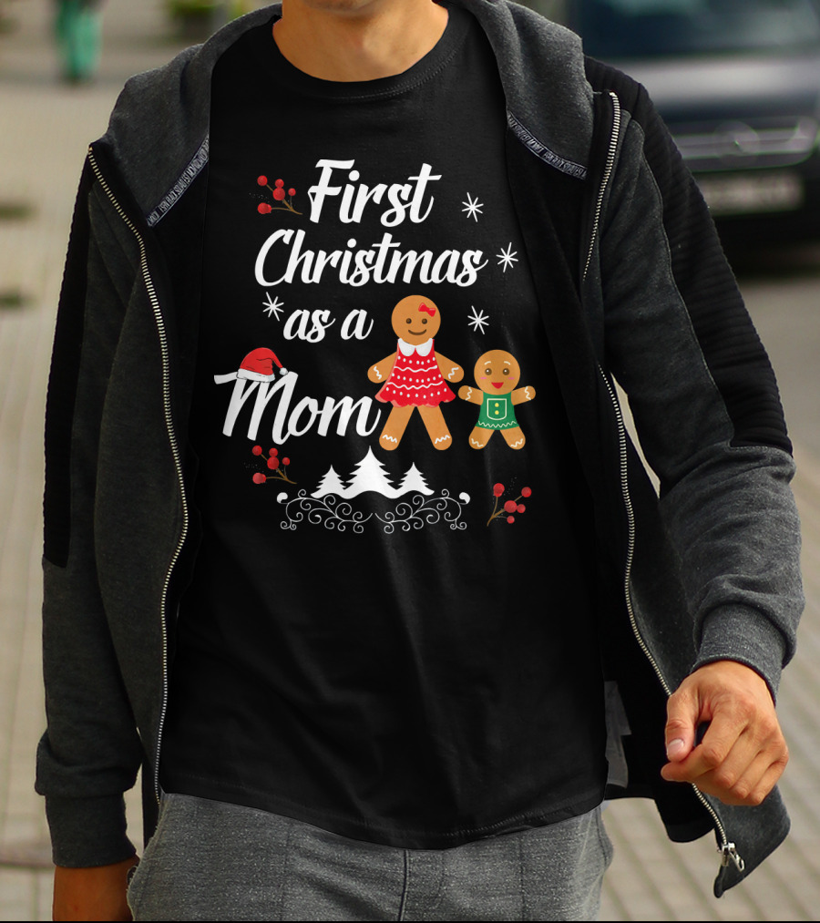 First Christmas As A Mom With Gingerbread Family And Santa Hat T-Shirt