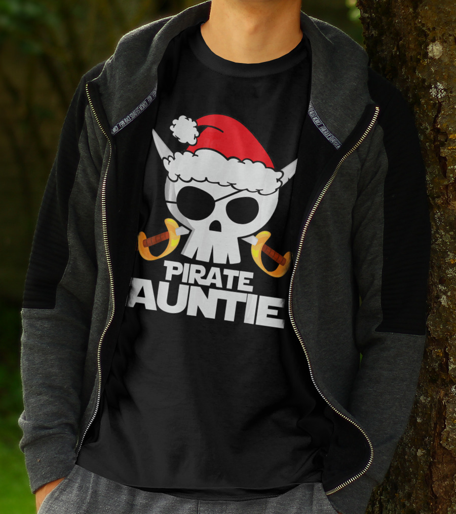 Pirate Auntie Christmas Skull Santa Hat Funny T-Shirt