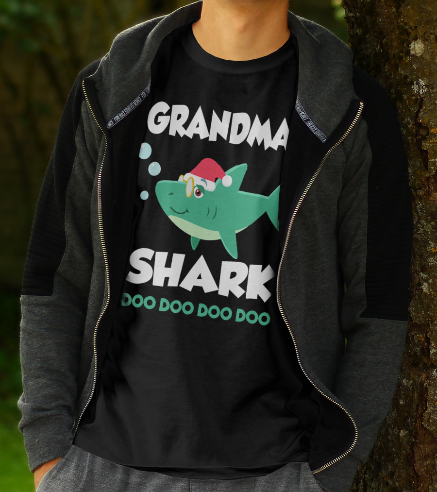 Grandma Shark Christmas Doo Doo Doo Doo Santa Hat T-Shirt