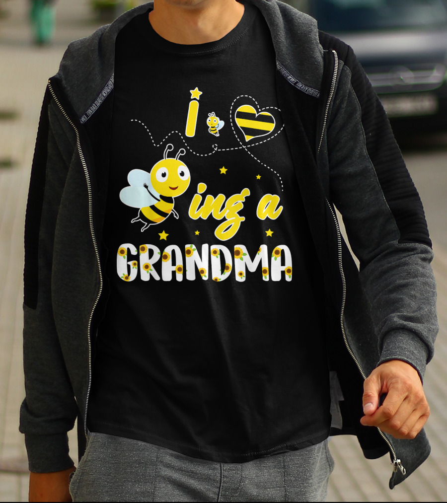 I Love Being A Great Grandma Bee-Themed Funny Family T-Shirt