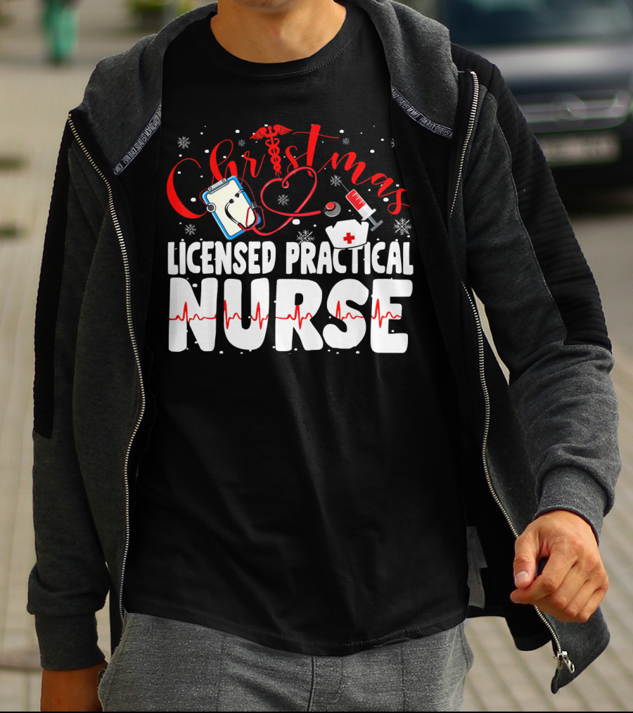 Christmas Licensed Practical Nurse Stethoscope Syringe Snowflakes T-Shirt