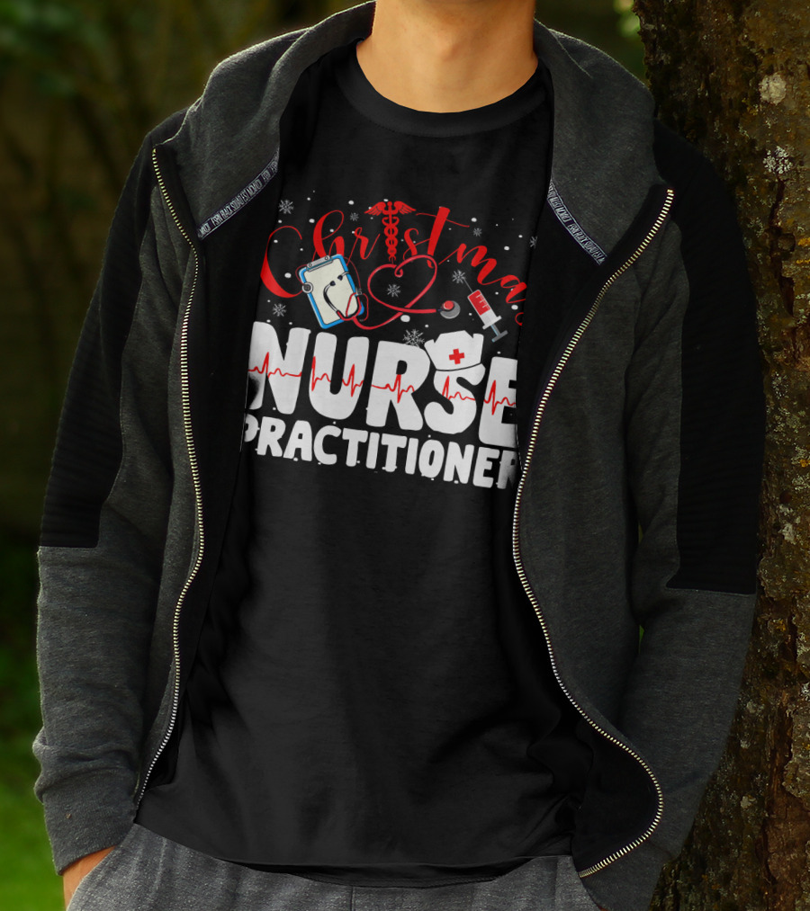 Christmas Nurse Practitioner Funny Nurse Clipboard Syringe Snowflakes T-Shirt